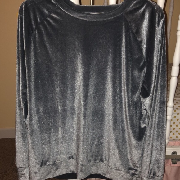 Sweaters - Sweatshirt